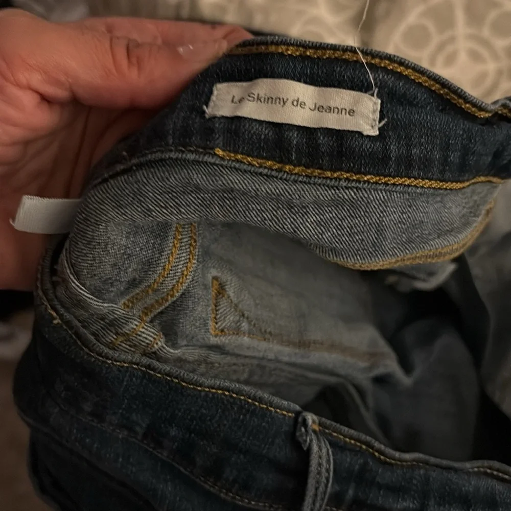 Frame 32 - Picture 2 of 3